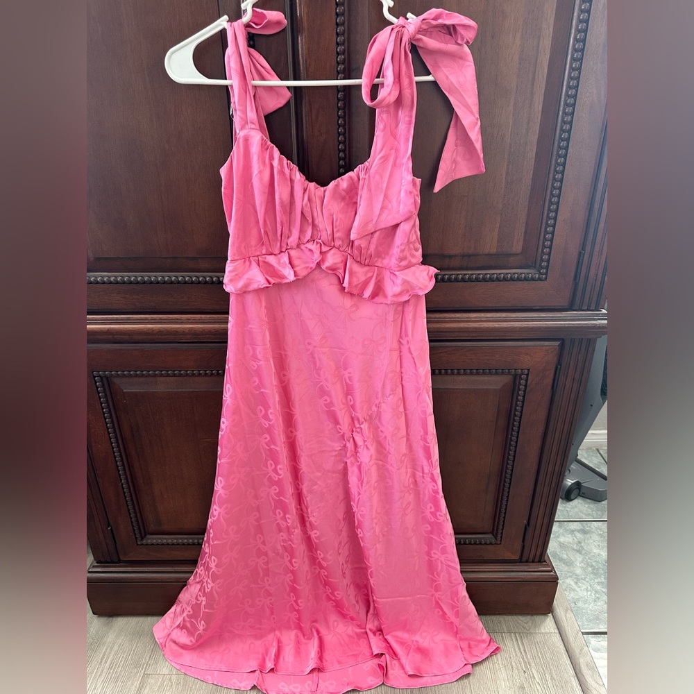 NWT Francesca’s Satin Pink Bow Print Dress